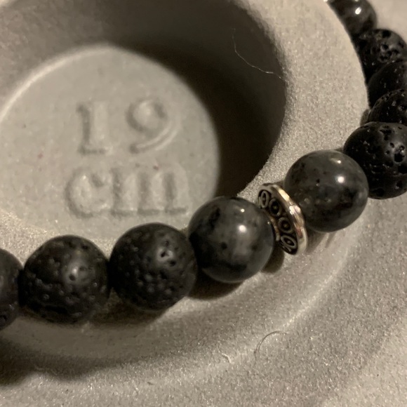 Lava and spectrolite beads bracelet - Picture 4 of 6